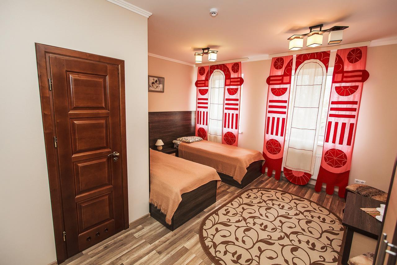 Slavyanskaya Hata Hotel Baranavitjy Exteriör bild