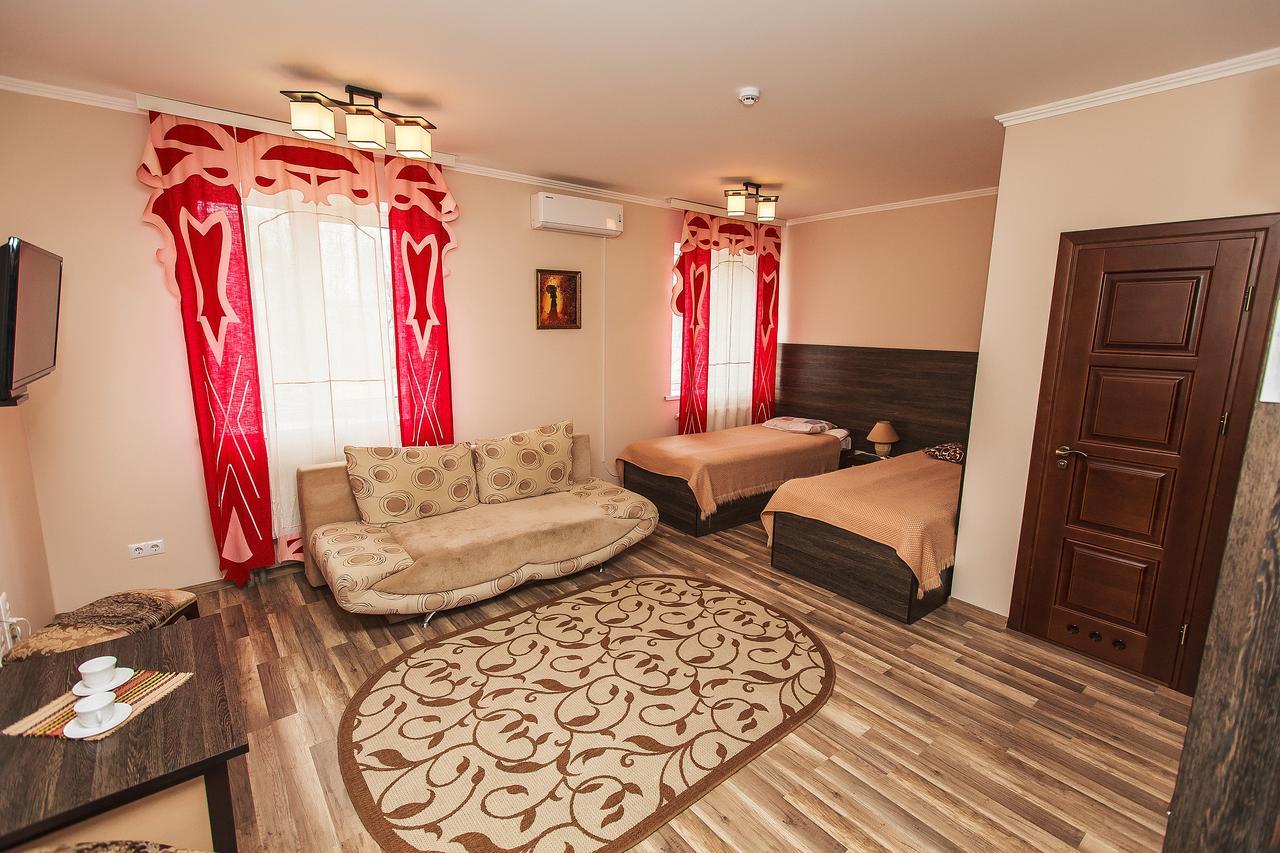 Slavyanskaya Hata Hotel Baranavitjy Exteriör bild