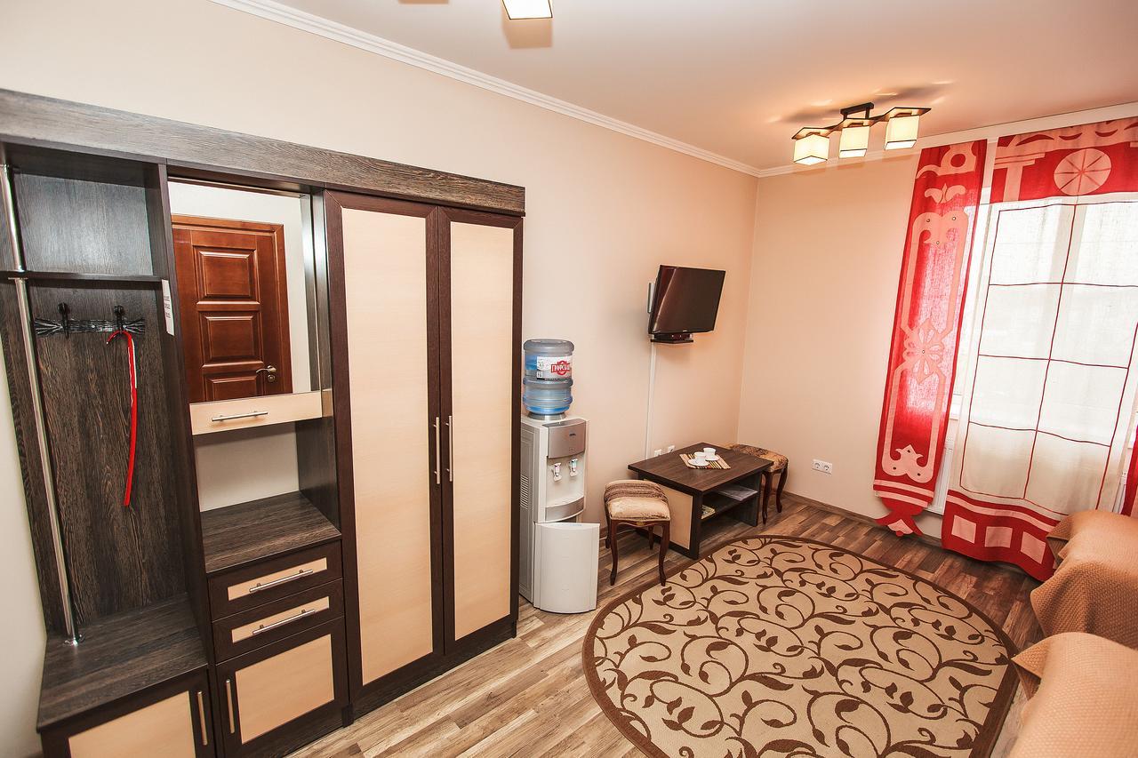 Slavyanskaya Hata Hotel Baranavitjy Exteriör bild