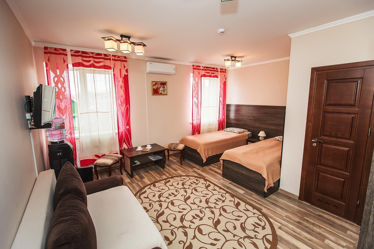 Slavyanskaya Hata Hotel Baranavitjy Exteriör bild