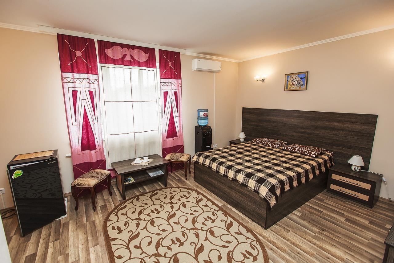 Slavyanskaya Hata Hotel Baranavitjy Exteriör bild